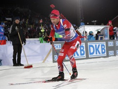 Biatlona leģenda Bjerndālens triumfē PK 1.posma 20 km sacensībās; latvieši starp atpalicējiem