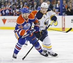 Girgensona pārstāvētā Sabres cieš neveiksmi pret Oilers