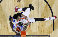 VIDEO: Pelicans līderis Deiviss sasniedz NBA sezonas rekordu - 59 punkti, 20 atlēkušās