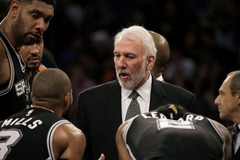 Spurs basketbolisti uzvar un turpina pakaļdzīšanos Warriors