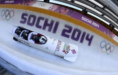 Ugunsgrēkā cietusi latviešiem veiksmīgā Soču bobsleja un kamaniņu trase