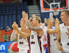 Latvijas basketbolisti olimpiskā kvalifikācijas turnīra pusfinālā tiksies ar Puertoriko