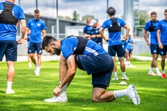 Vēlas pielaikot lielas kurpes