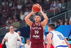 Astoņnieks par grupu