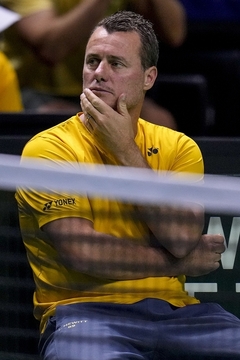 Titulētajam Austrālijas tenisistam Hjūitam par uzbrukumu brīvprātīgajam divu nedēļu diskvalifikācija