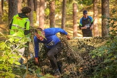 Svētdien Mežaparkā 11. reizi notiks patriotiskais taku šķēršļu skrējiens Lāčplēšu kross