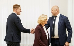 Uzvirmo domstarpības valdībā