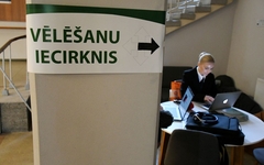Arī šodien vēlētāji Saeimas vēlēšanās var nodot savas balsis glabāšanā