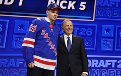 Jaunā NHL sezona sākas ar Šmita debiju Rangers rindās