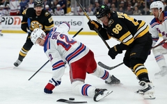 Šmits debitē NHLRangers zaudējumā