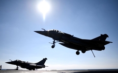 Zelenskis: Ukrainas piloti sāks apmācības ar Francijas iznīcinātājiem Rafale