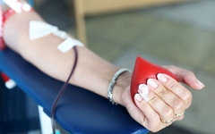 Valsts asinsdonoru centrs aicina visu asinsgrupu donorus ziedot asinis