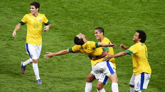 Brazīlijas un Meksikas futbola izlases iekļūst finālā