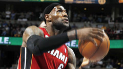 Džeimss un Durants nosaukti par novembra labākajiem NBA