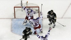 «Rangers» un «Blackhawks» iekļūst konferences finālā