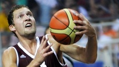 Jānis Strēlnieks parakstījis līgumu ar «Brose Baskets»