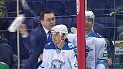 Video: Treneris Nazarovs turpina ārdīties KHL spēļu laikā