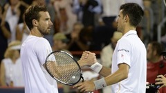 Gulbis neizmanto divas mačbumbas un sesto reizi karjerā piekāpjas Džokovičam