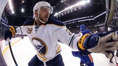 Girgensona pārstāvētā «Sabres» izrauj uzvaru pār «Canucks»