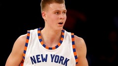 Latviju kā tūrisma galamērķi līdzās Porziņģa attēlam reklamēs «Knicks» gadagrāmatā