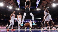 NBA Ziemassvētku pirmajā spēlē Bridžess un Vembanjama rezultatīvi "Knicks" uzvarā pār "Spurs"