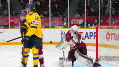 Latvijas U-20 izlases labākie hokejisti – Feldbergs, Mateiko un Bulāns