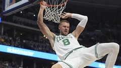 Porziņģis izceļas ar "double double" "Celtics" uzvarā Denverā