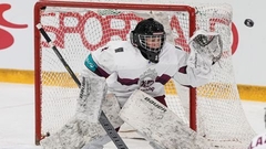 Latvijas U-18 sieviešu hokeja izlasei zaudējums svarīgā pasaules čempionāta spēlē