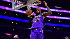 Video ⟩ 40 gadus vecais Lebrons gūst 42 punktus; "Lakers" turpina krāt uzvaras