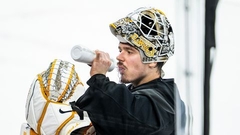 Šilovs vai Merzļikins vienā komandā ar Makdeividu? NHL apskatnieki apspriež Latvijas vārtsargus