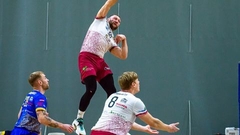 Latvijas čempionātā “Augšdaugavas” volejbolisti ar Puķīti sastāvā apspēlē bijušo grupas līderi Alītas “Ultra”