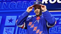 Tīņu sensācija, šaubu ēnas un cīņa par Stenlija kausu – latvieši sāk NHL sezonu