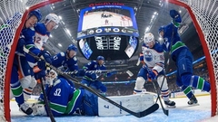 "Oilers" vārtiem bagātā mačā apspēlē "Canucks" hokejistus