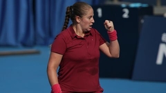 VIDEO ⟩ Ostapenko pārspēj kādreizējo pasaules ranga vicelīderi