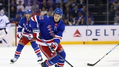 Aptaujā par labāko debitantu NHL apskatnieki Šmitu vērtē pieticīgi