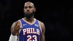 VIDEO ⟩ Lebrons Džeimss aizvadījis pirmo pārbaudes spēli "76ers" komandā