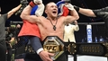 Российский боец Петр Ян сражается с американцем за пояс UFC. LIVE