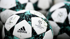 Игрок чемпионата Румынии отпраздновал свой мяч аплодисментами на трибуне