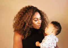 Серену Уильямс после скандала в финале US Open успокаивала дочь