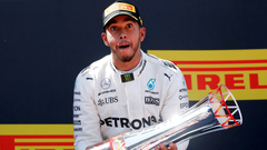 Путин запретил Хэмилтону брызгать на него шампанским