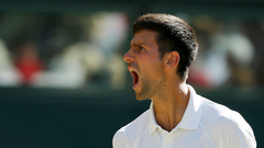 Джокович обыграл Федерера и встретится с Хачановым в финале "Мастерса" в Париже