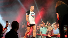 Боец ММА из команды Емельяненко одолел американца на Bellator 209