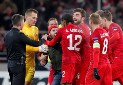 Глушаков пообщался с фанатами "Спартака" перед медосмотром