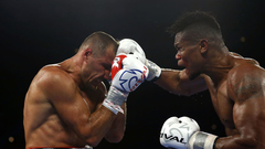 Украинец Ломаченко призвал поддержать Ковалева в бою в Альваресом