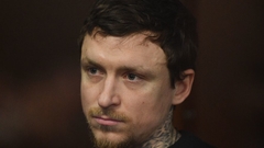 Мамаев показал жене сердце в зале суда