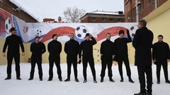 В камере Мамаева есть плазменный телевизор