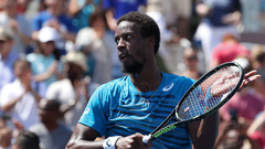 Француз Монфис стал победителем теннисного турнира в Роттердаме