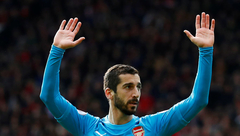 В Баку полиция останавливает болельщиков "Арсенала" в майках Мхитаряна