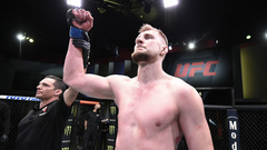 Боец UFC Волков рассказал, почему у него на будильнике стоит Моргенштерн