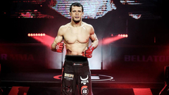 Российский боец Усман Нурмагомедов "задушил" американца на турнире Bellator